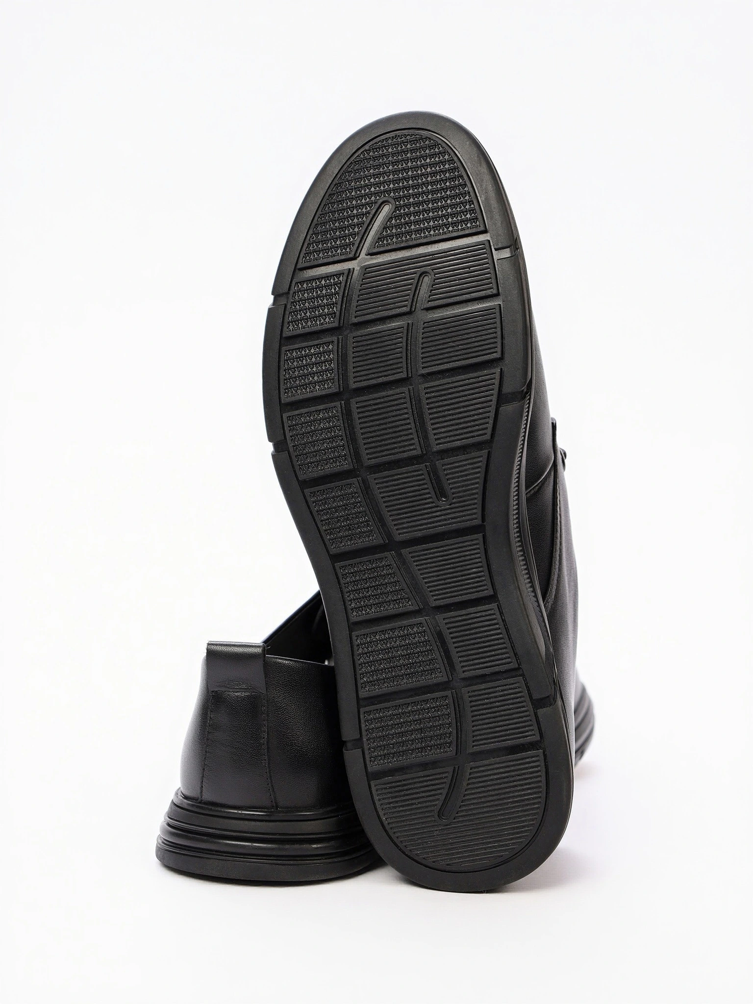 Туфли черного цвета со шнуровкой